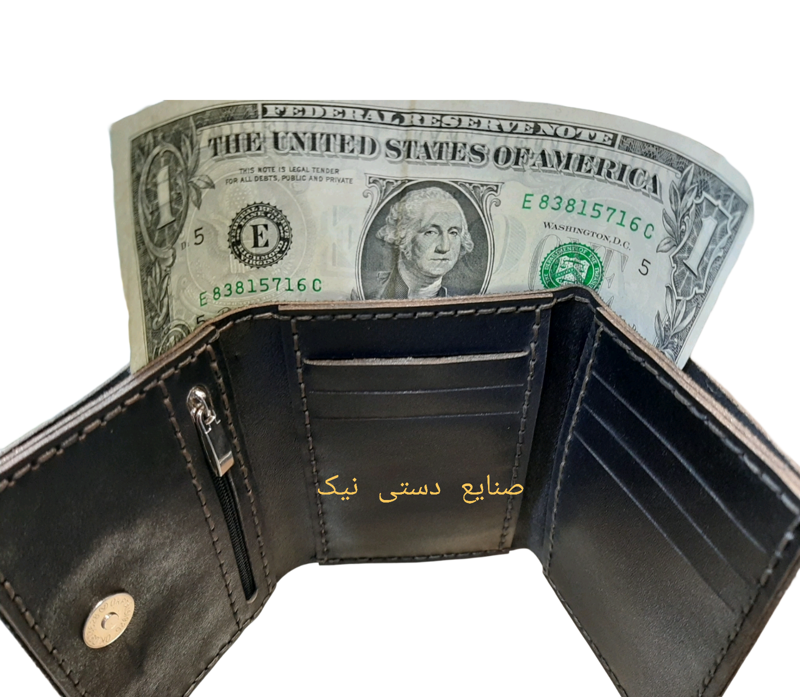 کیف پول و کارت سه لت دکمه دار چرم طبیعی گاو اعلا دلاری دست دوز / جاکارت چرم گاو / جاعابر سه لت / جا کارتی چرم گاو / جاکارتی دکمه دار / جا عابر دست دوز / جاعابر چرم گاو / کیف دستدوز / کیف چرم گاو / کیف جیبی / کیف مردانه / کیف اسپرت / کیف ۳ لت / کیف دلاری گاو اعلا