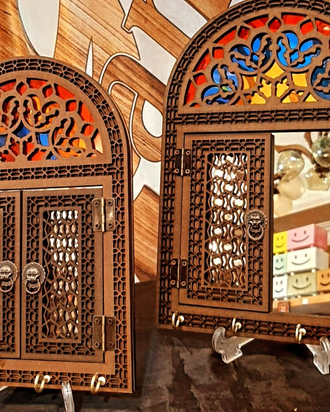 جاکلیدی آیینه هلال سنتی در دار / جاکلیدی آینه دار / جا کلیدی سنتی / جاکلیدی سنتی / جاکلیدی چوبی / جاکلیدی دیواری / در سنتی جاکلیدی / در قدیمی جاکلیدی / در هنری جاکلیدی / جاکلیدی در سنتی / جاکلیدی در قدیمی / جاکلیدی گلستان